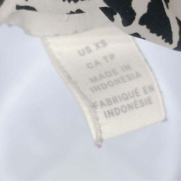 H&M Geometric Abstract Print Pattern Button Up Blouse Shirt Top Black White XS - Picture 8 of 9